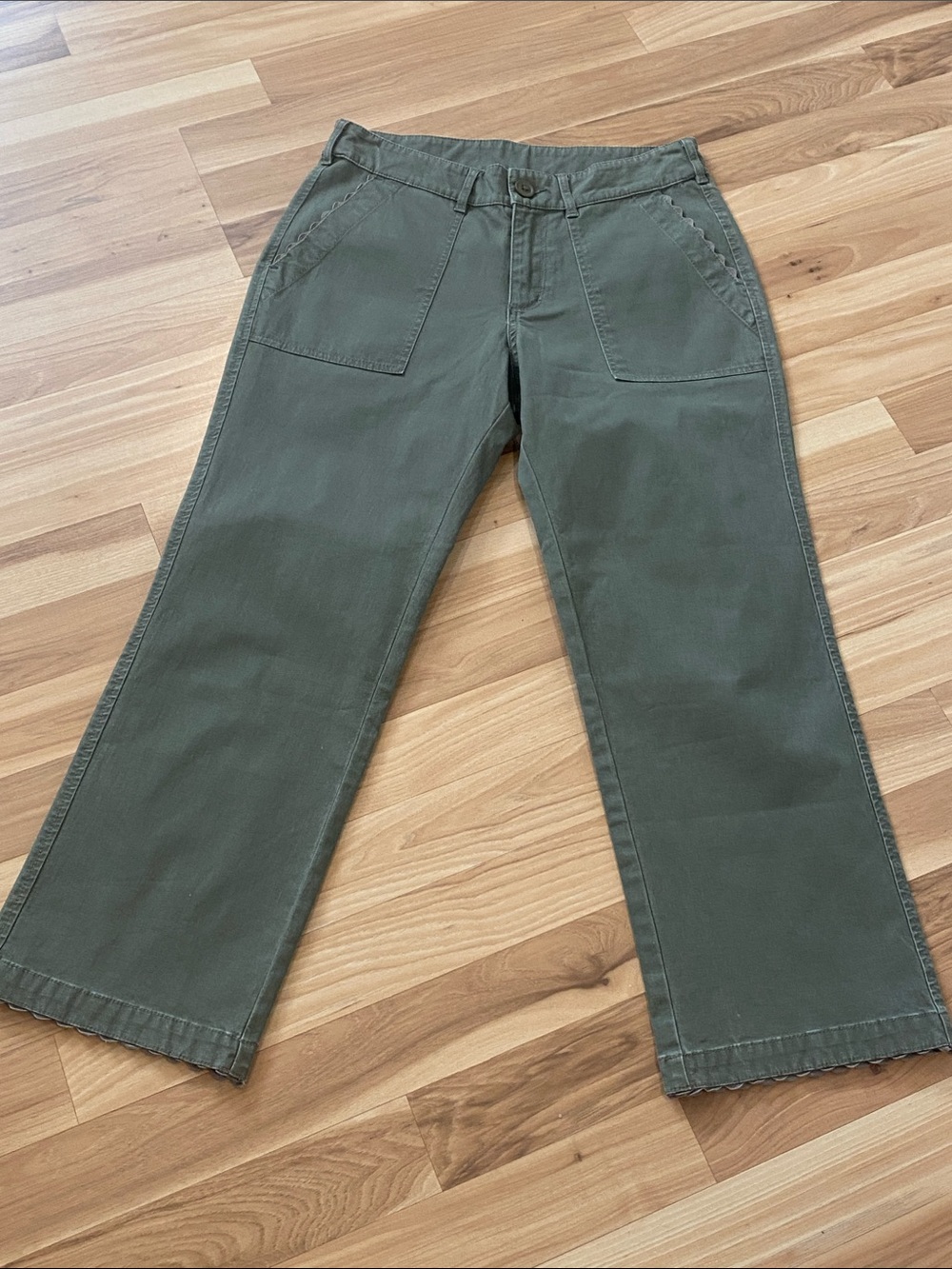 Sundance Olive Green Straight Leg Cropped Cotton Twill pants. Size 6